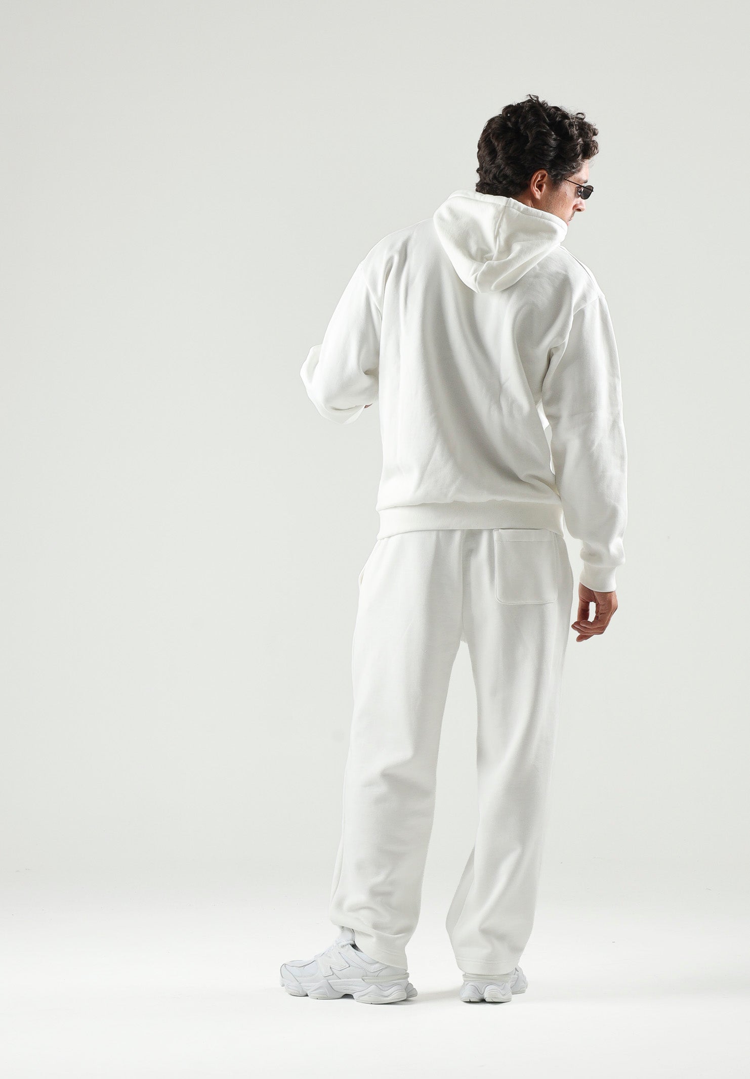 LACOSTE Felpa con cappuccio bianco crema per uomo e donna con cappuccio regolabile e coccodrillo ricamato sul petto.<BR/> SH8863 70V LACOSTE 