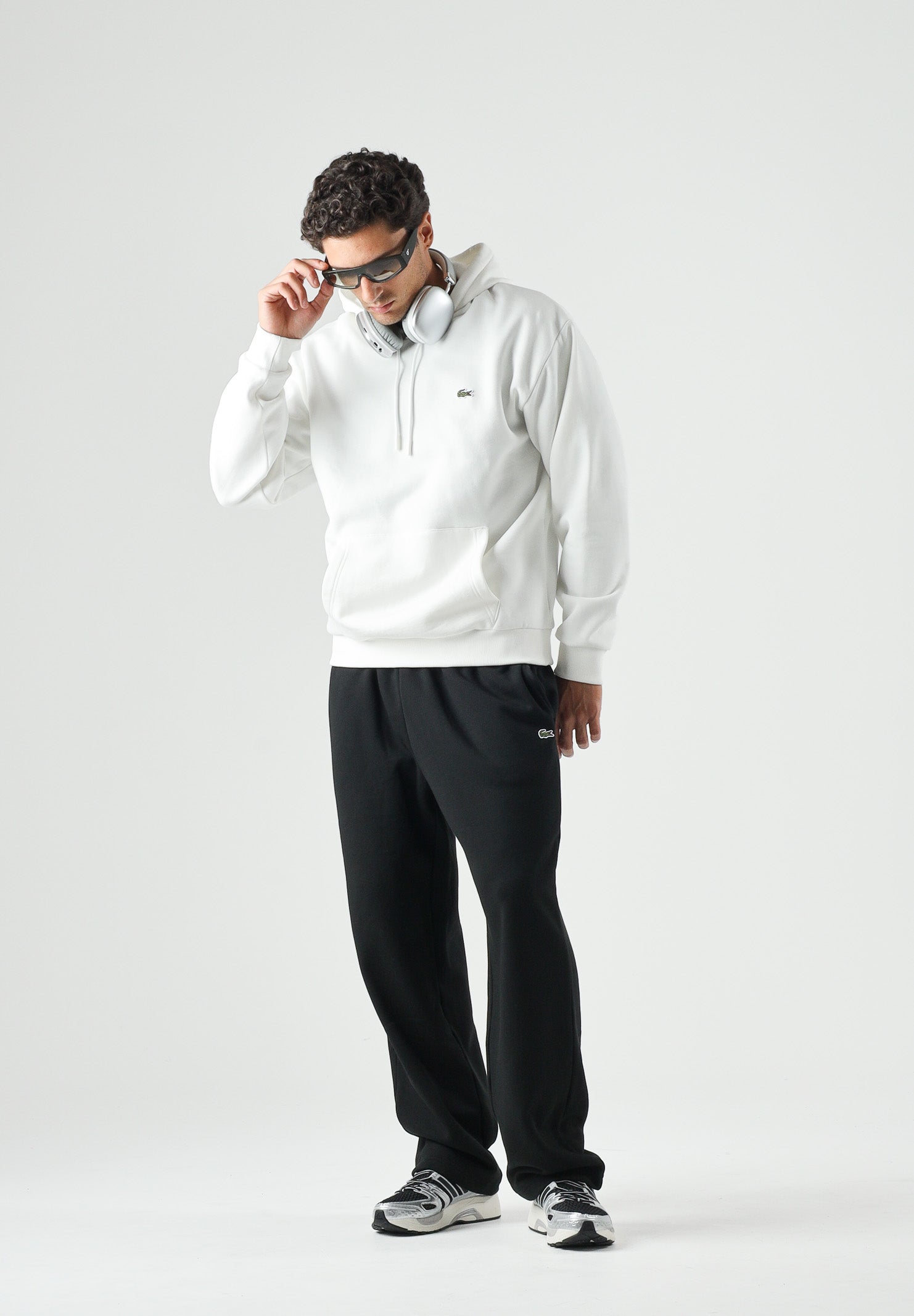 LACOSTE Felpa con cappuccio bianco crema per uomo e donna con cappuccio regolabile e coccodrillo ricamato sul petto.<BR/> SH8863 70V LACOSTE 
