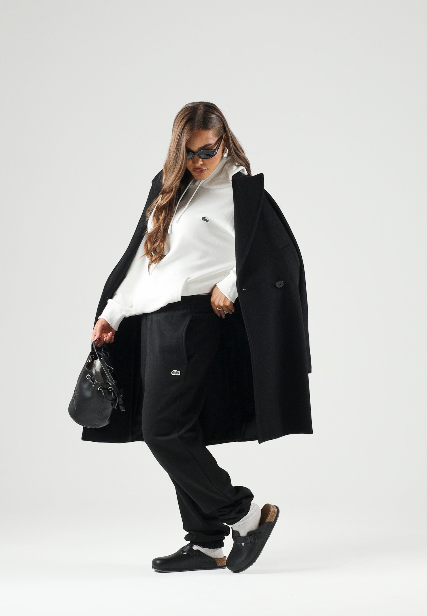 LACOSTE Felpa con cappuccio bianco crema per uomo e donna con cappuccio regolabile e coccodrillo ricamato sul petto.<BR/> SH8863 70V LACOSTE 