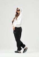 LACOSTE Felpa con cappuccio bianco crema per uomo e donna con cappuccio regolabile e coccodrillo ricamato sul petto.<BR/> SH8863 70V LACOSTE 