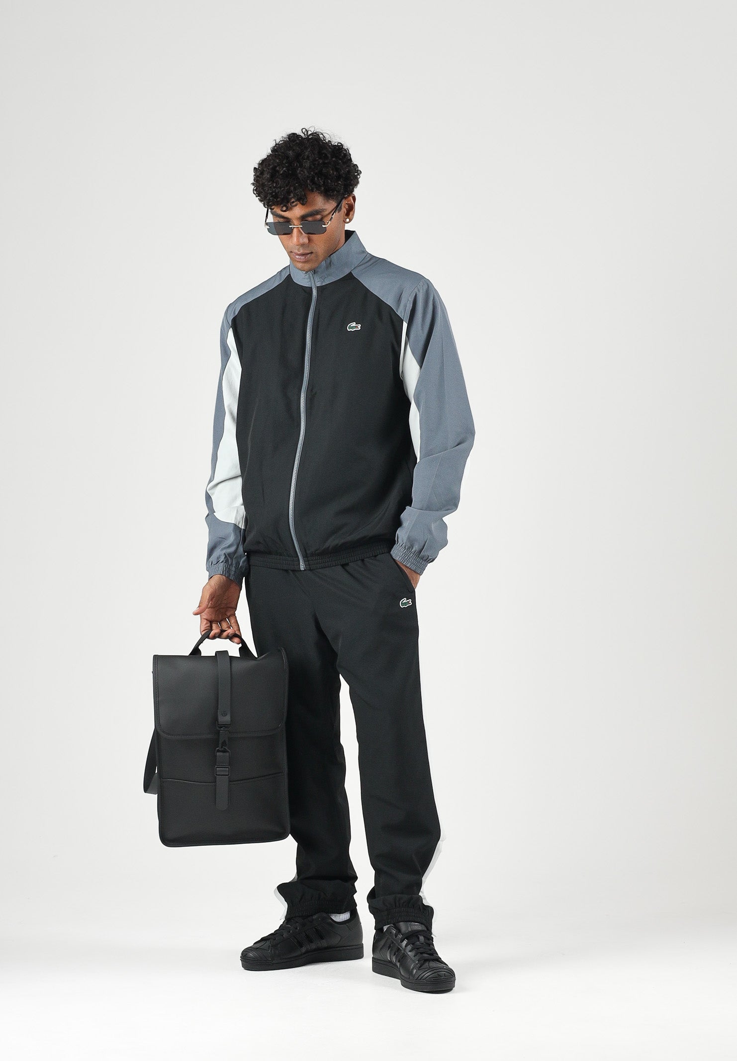 LACOSTE Tuta TRACKSUIT grigio per uomo con dettagli bicolore a contrasto in tessuto tecnico effetto acetato WH6603 YXE LACOSTE 