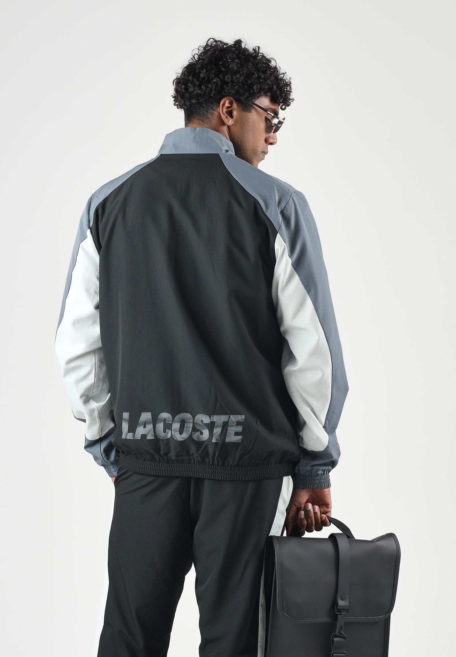 LACOSTE Tuta TRACKSUIT grigio per uomo con dettagli bicolore a contrasto in tessuto tecnico effetto acetato WH6603 YXE LACOSTE 