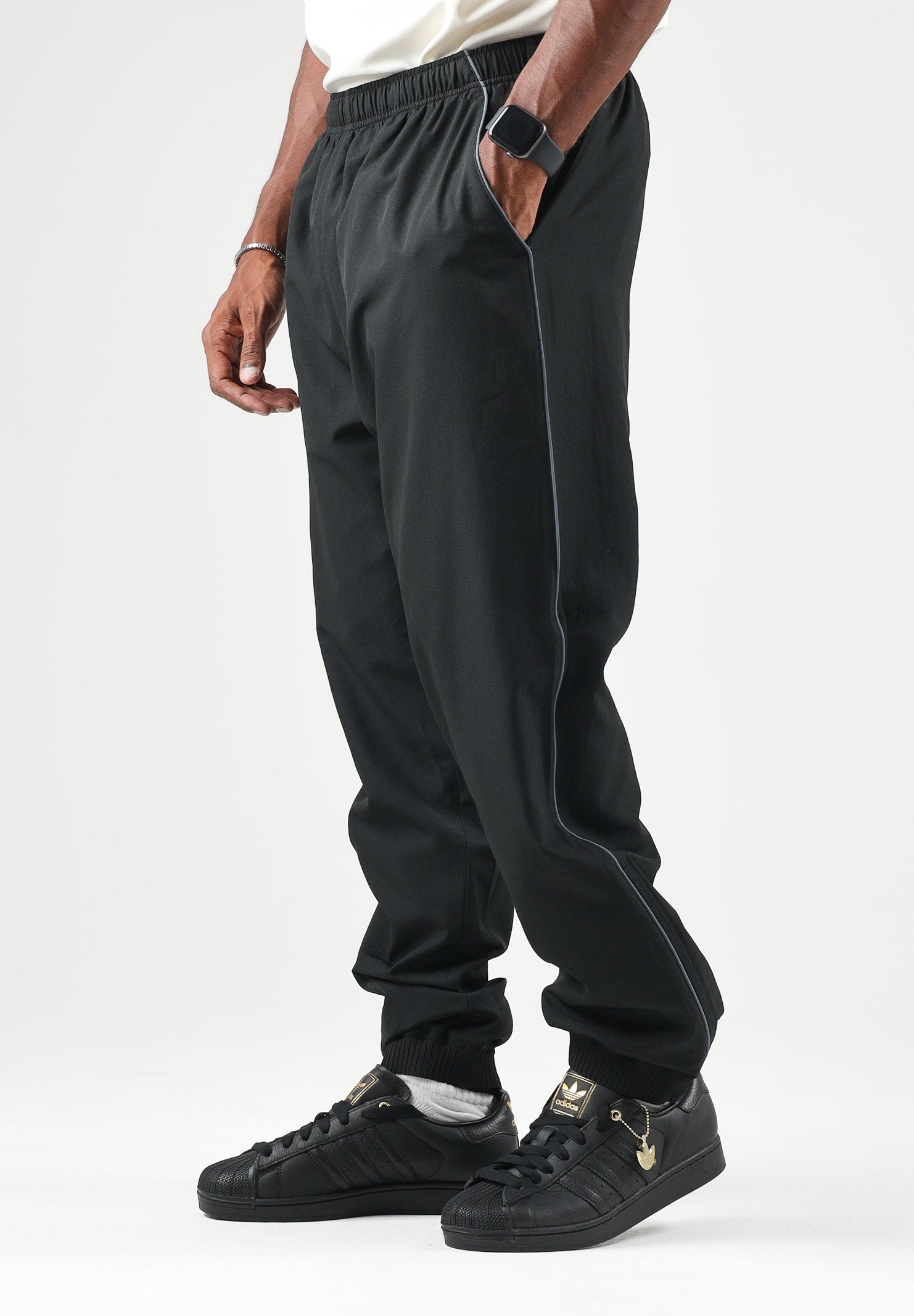 LACOSTE Tuta SOLID TRACKSUIT nera per uomo in tessuto tecnico con mini logo iconico WH6790 ZDQ LACOSTE 