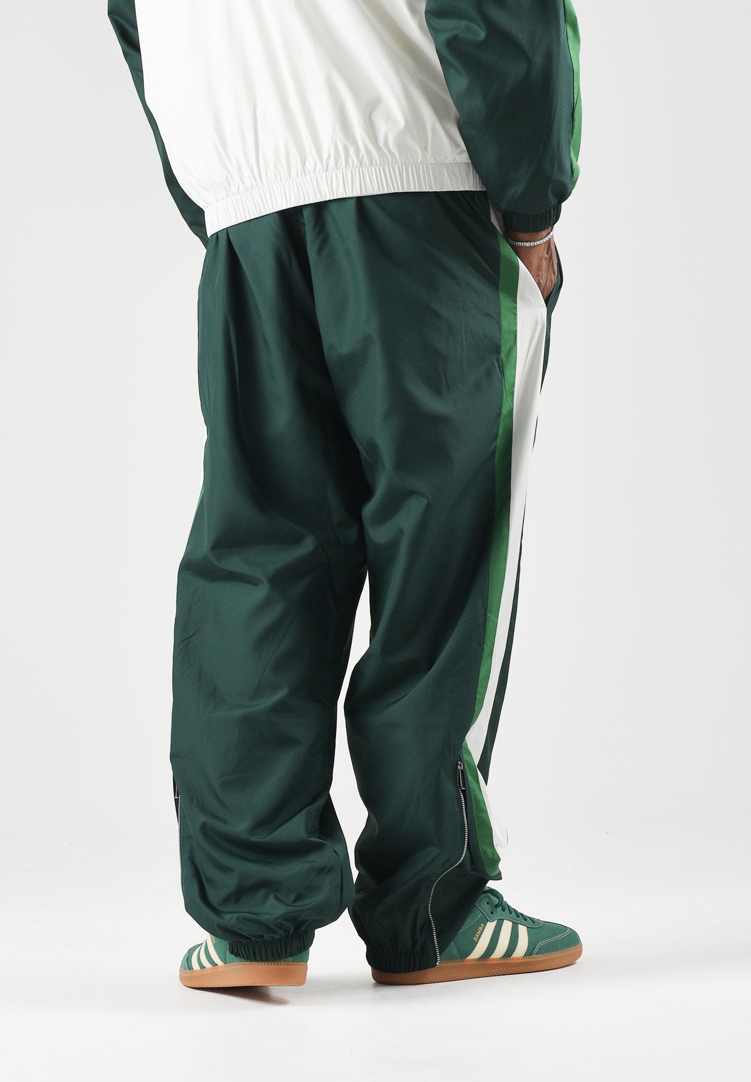 LACOSTE Pantaloni ELASTICATED CUFF verde per uomo con polsini elasticizzati alle caviglie. XH8706 TE2 LACOSTE 
