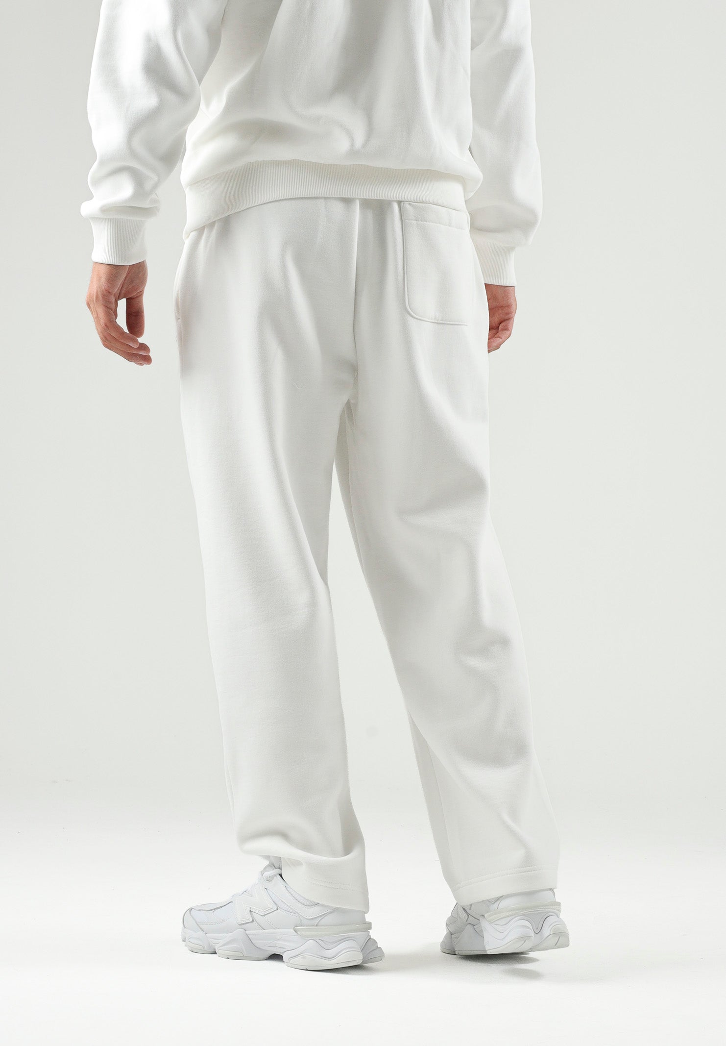 LACOSTE Pantaloni bianchi sportivi per uomo e donna con coccodrillo ricamato XH8867 70V LACOSTE 