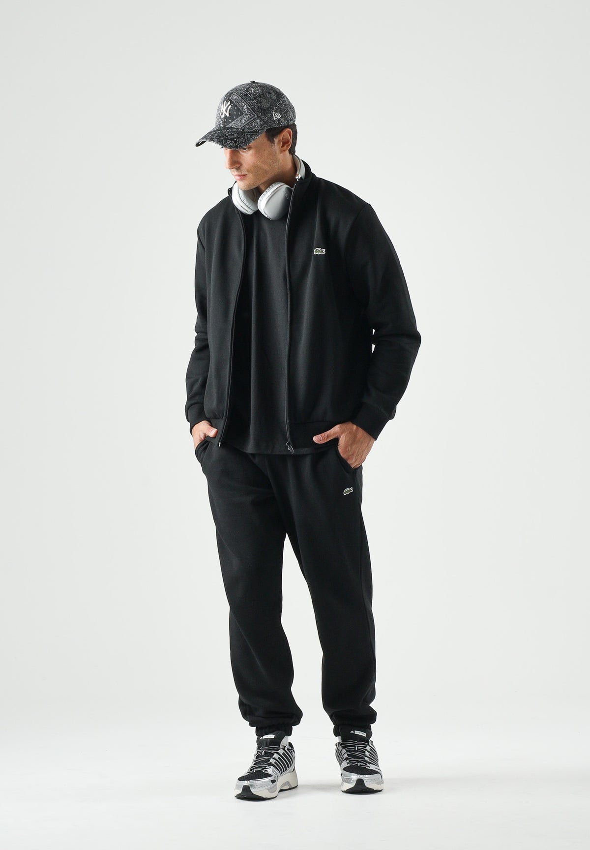LACOSTE Pantaloni in felpa neri per uomo e donna con logo coccodrillo ricamato XH9207 031 LACOSTE 