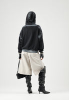 LES ARTISTS Felpa con cappuccio Hoodie Crop Top nera per uomo e donna  con  maxi logo grafico in stile urban rock sul davanti 27SSLAHD5045 121 LES ARTISTS 