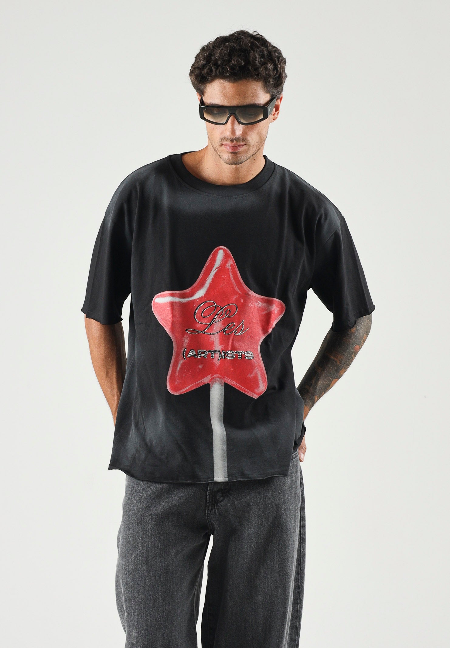 LES ARTISTS T-shirt  CANDY nera per uomo e donna con stampa grafica frontale a forma di lecca-lecca 27SSLATS1136 121 LES ARTISTS 