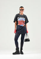 LES ARTISTS T-shirt  ART nera per uomo e donna con maxi stampa grafica frontale multicolore ed effetto vintage 27SSLATS1138 121 LES ARTISTS 