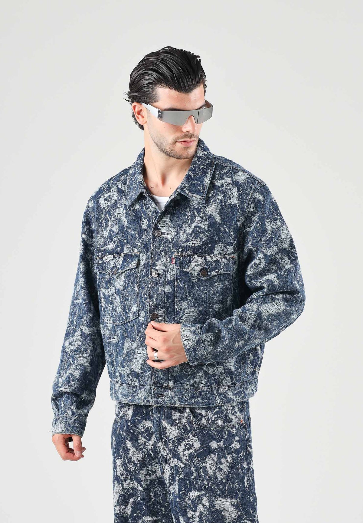 LEVI'S® Giubbotto di jeans med Indigo-blu chiaro da uomo con tasche sul petto e chiusura frontale 0010P-0020 . LEVI'S® 