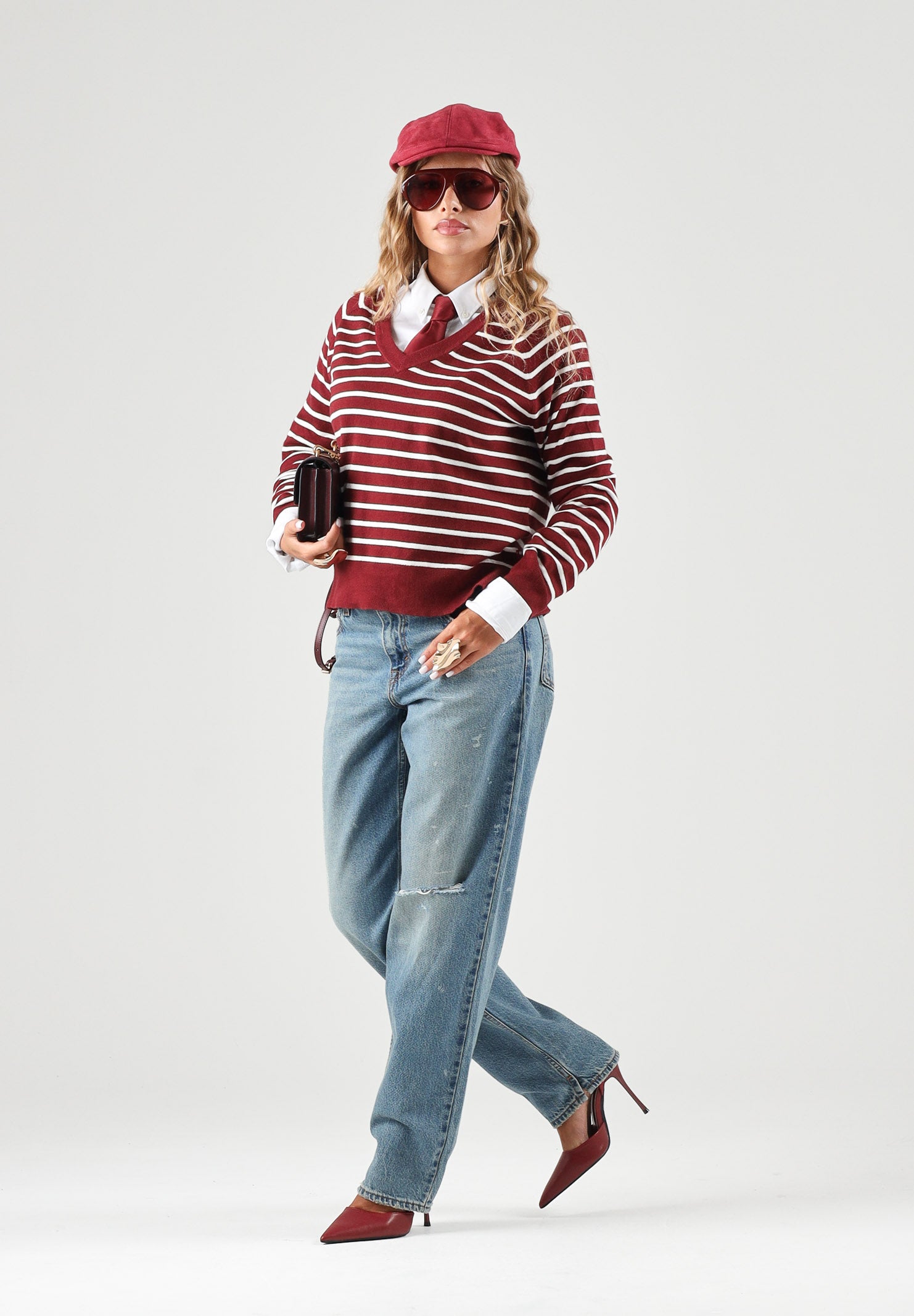 LEVI'S® Maglioncino scollo a V rosso per donna con elegante motivo a righe orizzontali. 0046F-0011 . LEVI'S® 