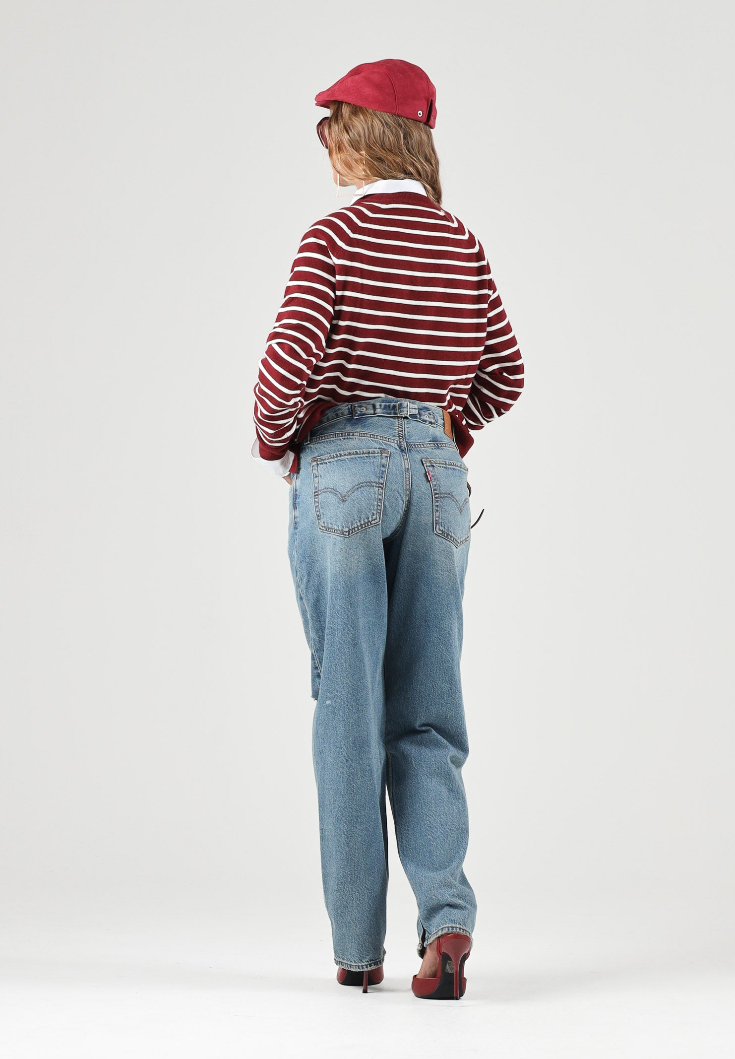 LEVI'S® Maglioncino scollo a V rosso per donna con elegante motivo a righe orizzontali. 0046F-0011 . LEVI'S® 