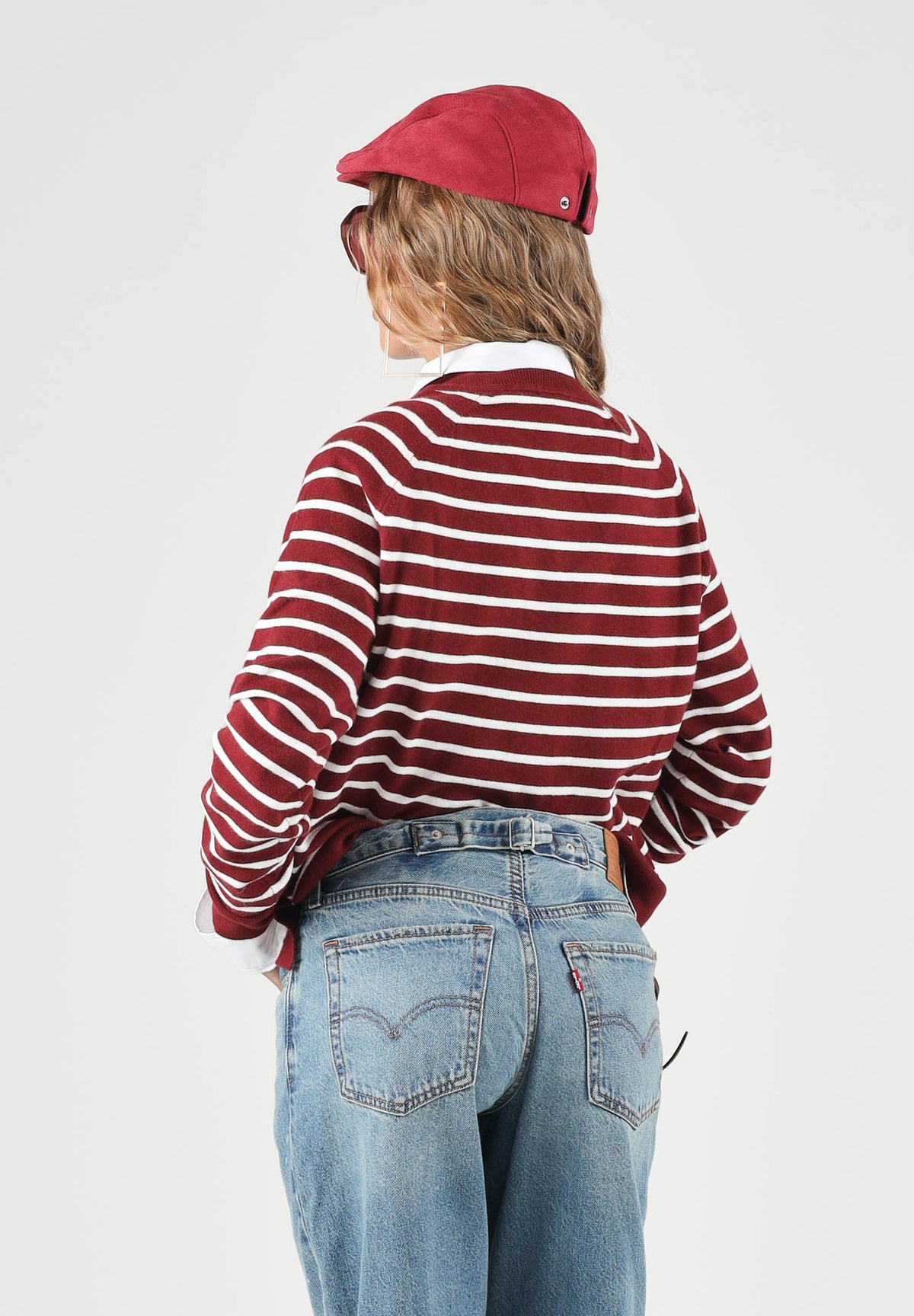 LEVI'S® Maglioncino scollo a V rosso per donna con elegante motivo a righe orizzontali. 0046F-0011 . LEVI'S® 