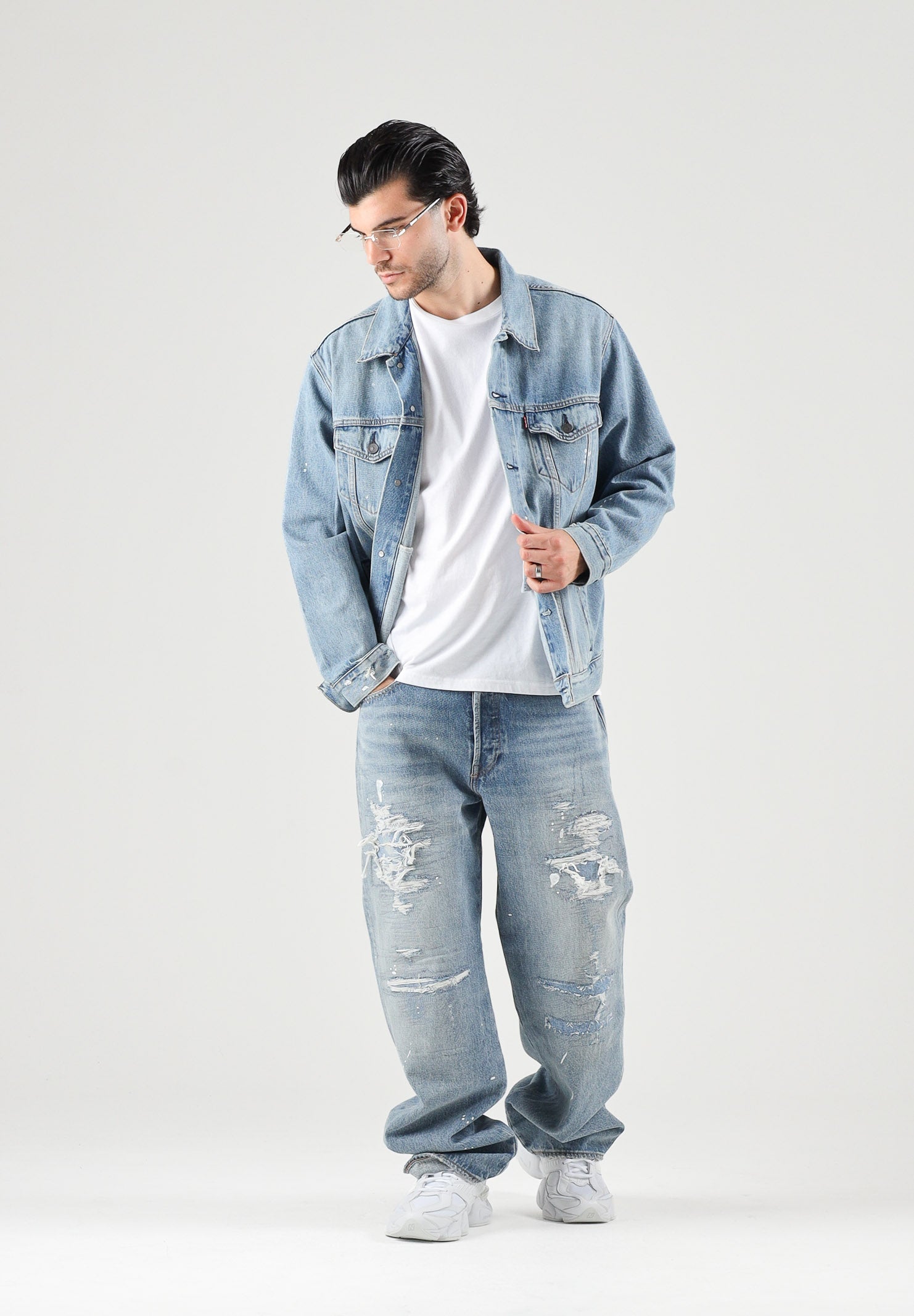 LEVI'S® Jeans 501® '90S SHORT CUT  med indigo denim per uomo e donna con dettagli strappati e lavaggio sfumato 0057U-0020 . LEVI'S® 