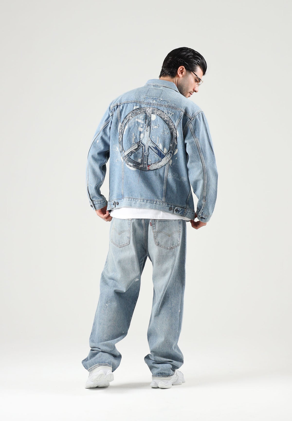 LEVI'S® Jeans 501® '90S SHORT CUT  med indigo denim per uomo e donna con dettagli strappati e lavaggio sfumato 0057U-0020 . LEVI'S® 