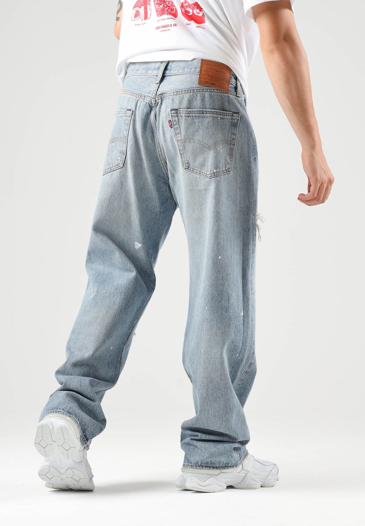 LEVI'S® Jeans 501® '90S SHORT CUT  med indigo denim per uomo e donna con dettagli strappati e lavaggio sfumato 0057U-0020 . LEVI'S® 
