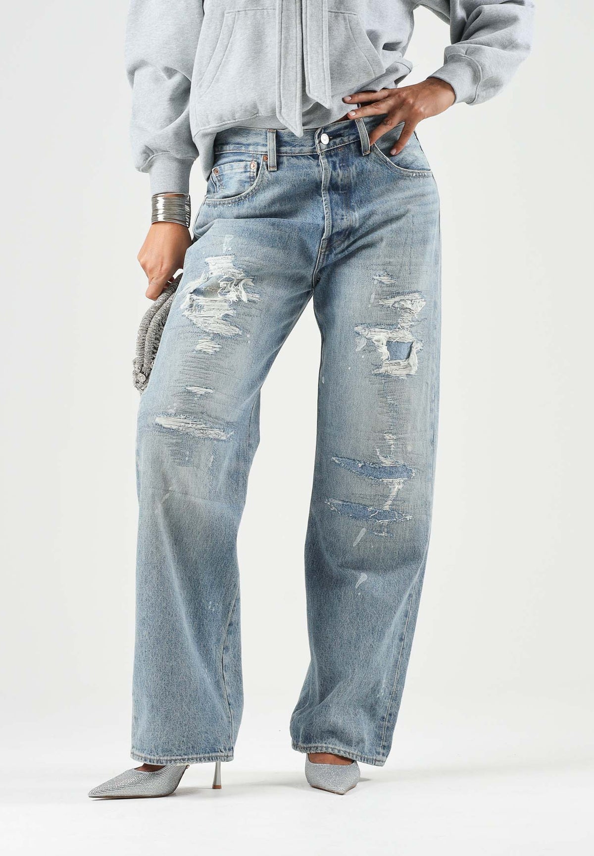LEVI'S® Jeans 501® '90S SHORT CUT  med indigo denim per uomo e donna con dettagli strappati e lavaggio sfumato 0057U-0020 . LEVI'S® 