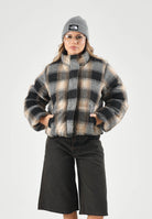 LEVI'S® Piumino BRYNN CROP PUFFER marrone e nero da donna con fantasia tartan e interno effetto teddy 006RY-0002 . LEVI'S® 