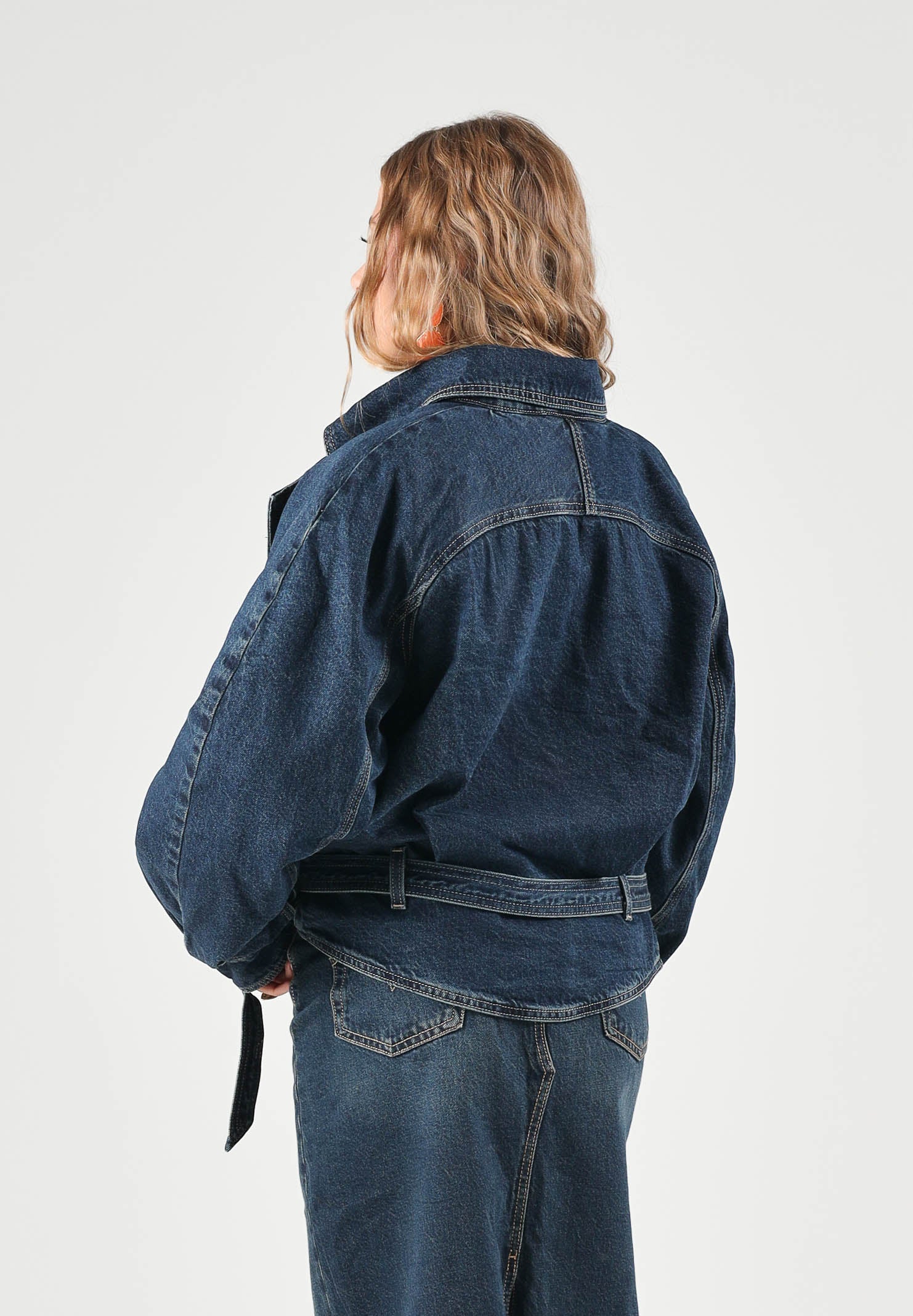 LEVI'S® Giubbotto di jeans med indigo- blu scuro da donna con colletto classico e chiusura frontale. 0088X-0000 . LEVI'S® 