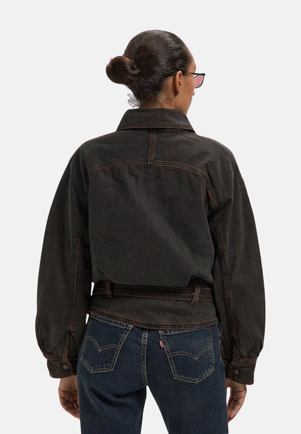LEVI'S® Giubbotto di jeans marrone scuro da donna con cintura in vita e chiusura frontale asimmetrica. 0088X-0001 . LEVI'S® 