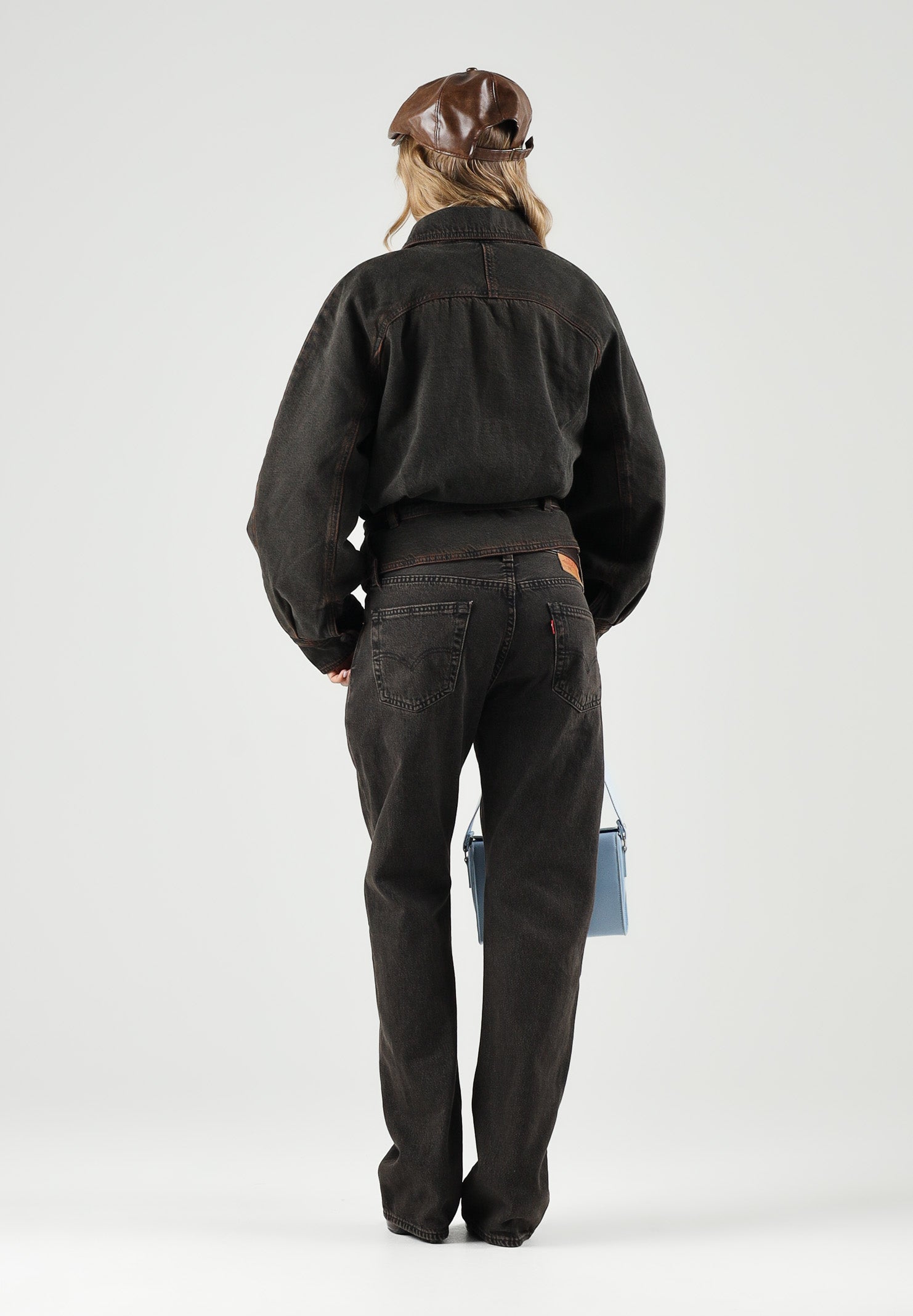LEVI'S® Giubbotto di jeans marrone scuro da donna con cintura in vita e chiusura frontale asimmetrica. 0088X-0001 . LEVI'S® 