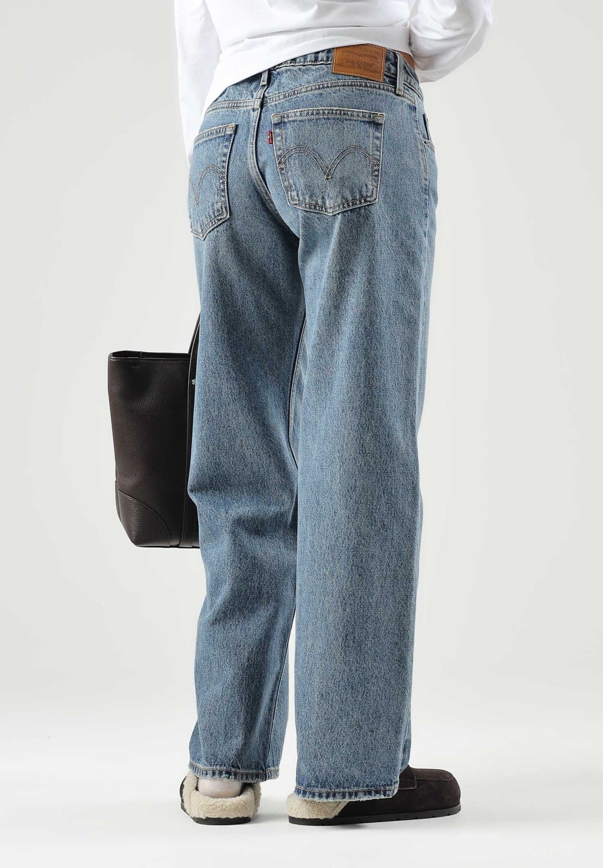 LEVI'S Jeans LOW LOOSE Med Indigo blu da donna con lavaggio sfumato e gamba ampia. A5566-0028 . LEVI'S® 