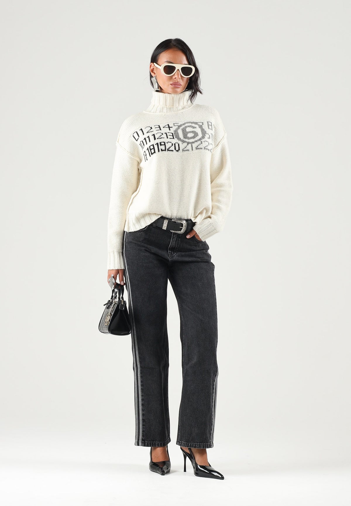 MAISON MARGIELA Dolcevita off white-bianca per donna, ragazza e bambina  in calda maglia con stampa numerica. M61048MM08V M6101 MAISON MARGIELA 