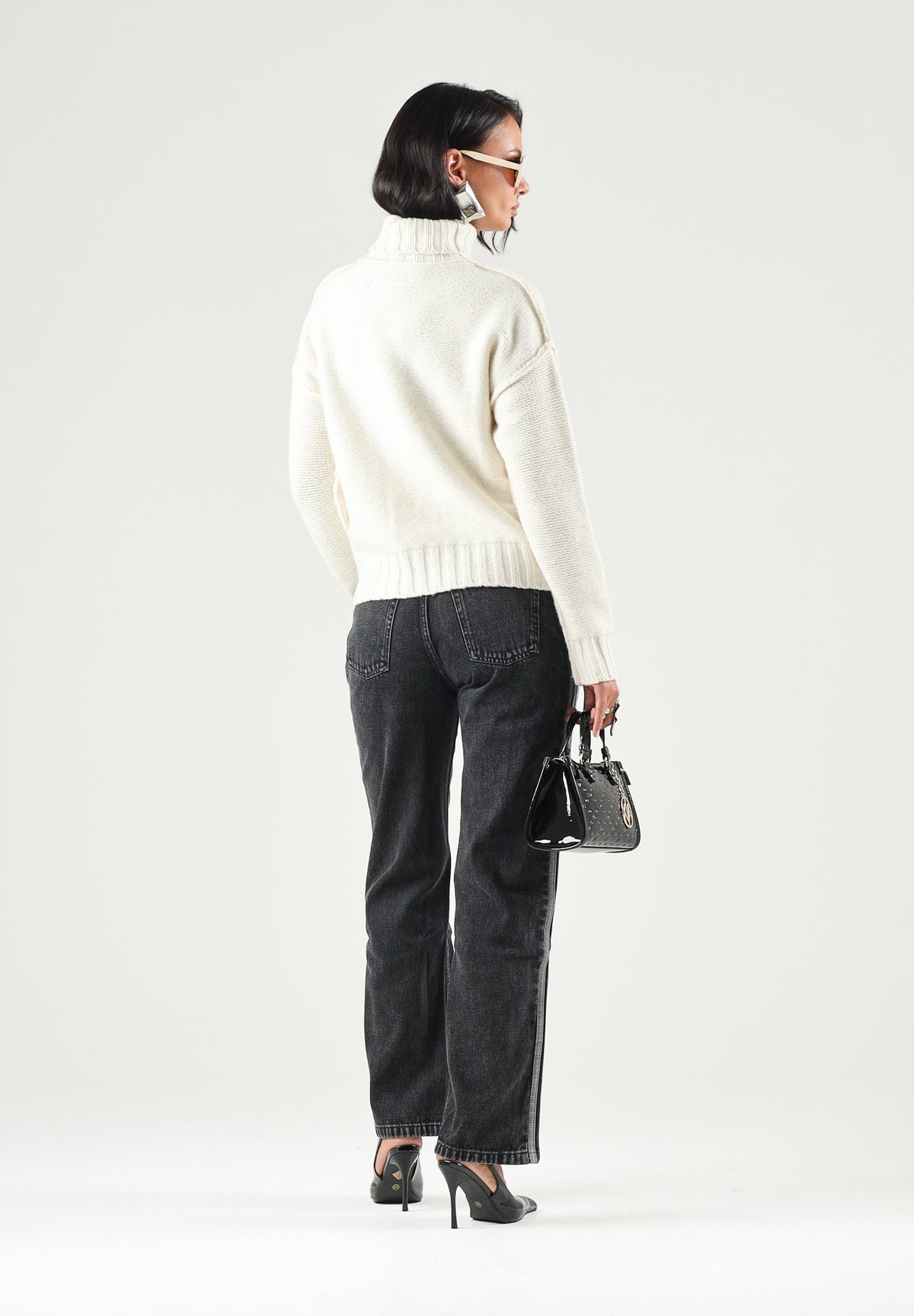 MAISON MARGIELA Dolcevita off white-bianca per donna, ragazza e bambina  in calda maglia con stampa numerica. M61048MM08V M6101 MAISON MARGIELA 