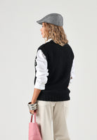 MAISON MARGIELA Gilet smanicato nero per donna, ragazza e bambina con stampa grafica numerica. M61049MM08V M6900 MAISON MARGIELA 