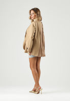 MM6 MAISON MARGIELA Giacca toffe-beige per donna, ragazzi e bambini con patta e logo applicato sulla manica. M61076MM03D M6714 MAISON MARGIELA 