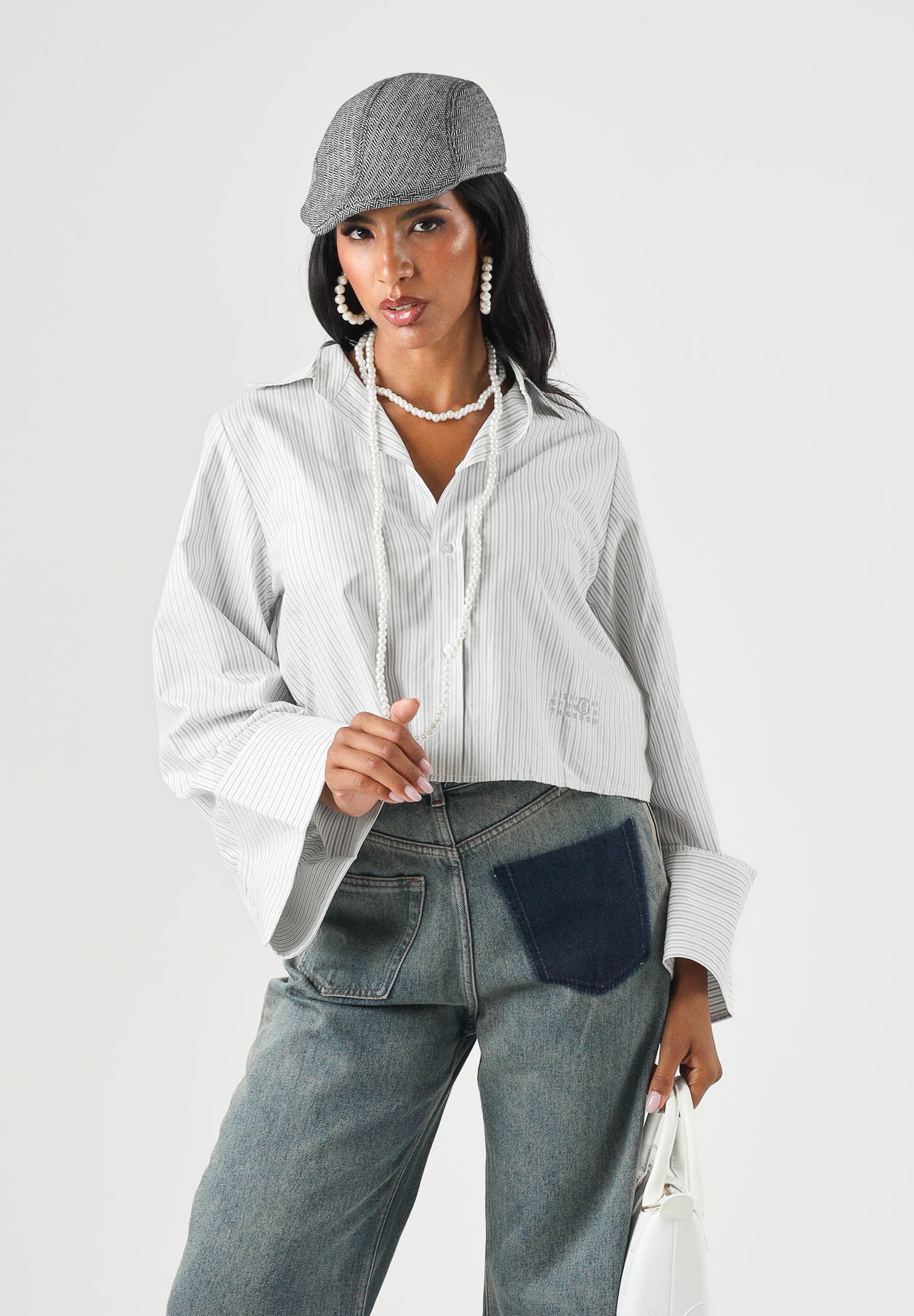 MM6 MAISON MARGIELA Camicia Cropped grey-grigio chiaro per donna, ragazzi e bambini  con motivo a righe verticali e logo ricamato M61094MM08N M6913 MAISON MARGIELA 
