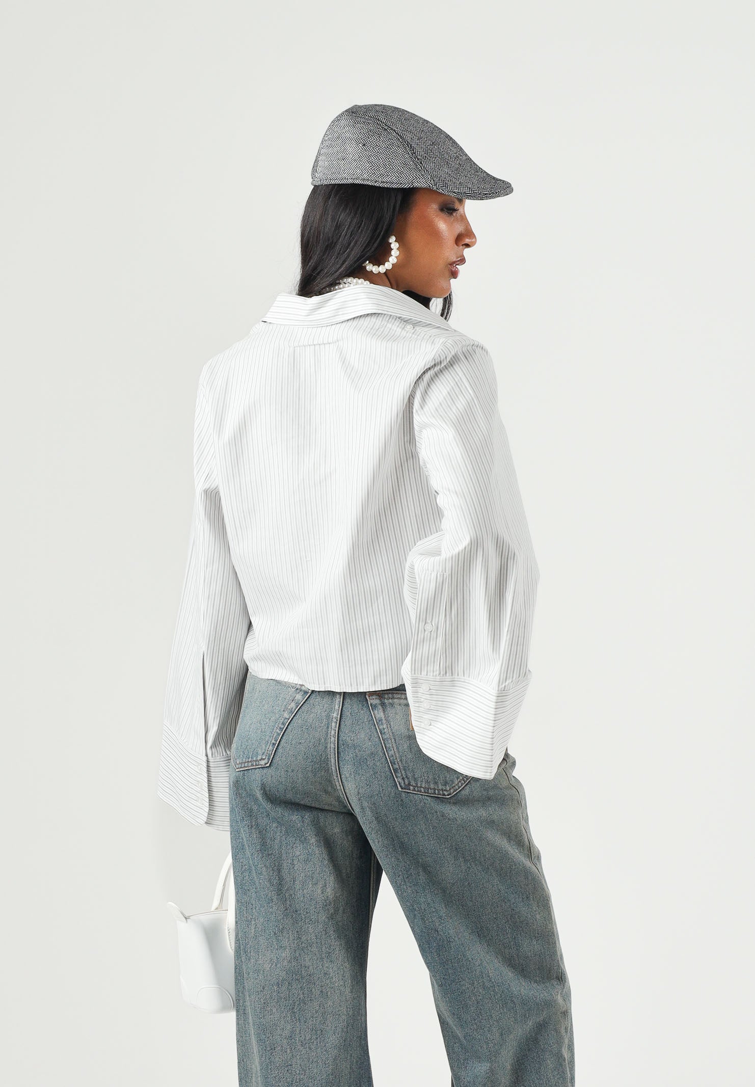 MM6 MAISON MARGIELA Camicia Cropped grey-grigio chiaro per donna, ragazzi e bambini  con motivo a righe verticali e logo ricamato M61094MM08N M6913 MAISON MARGIELA 