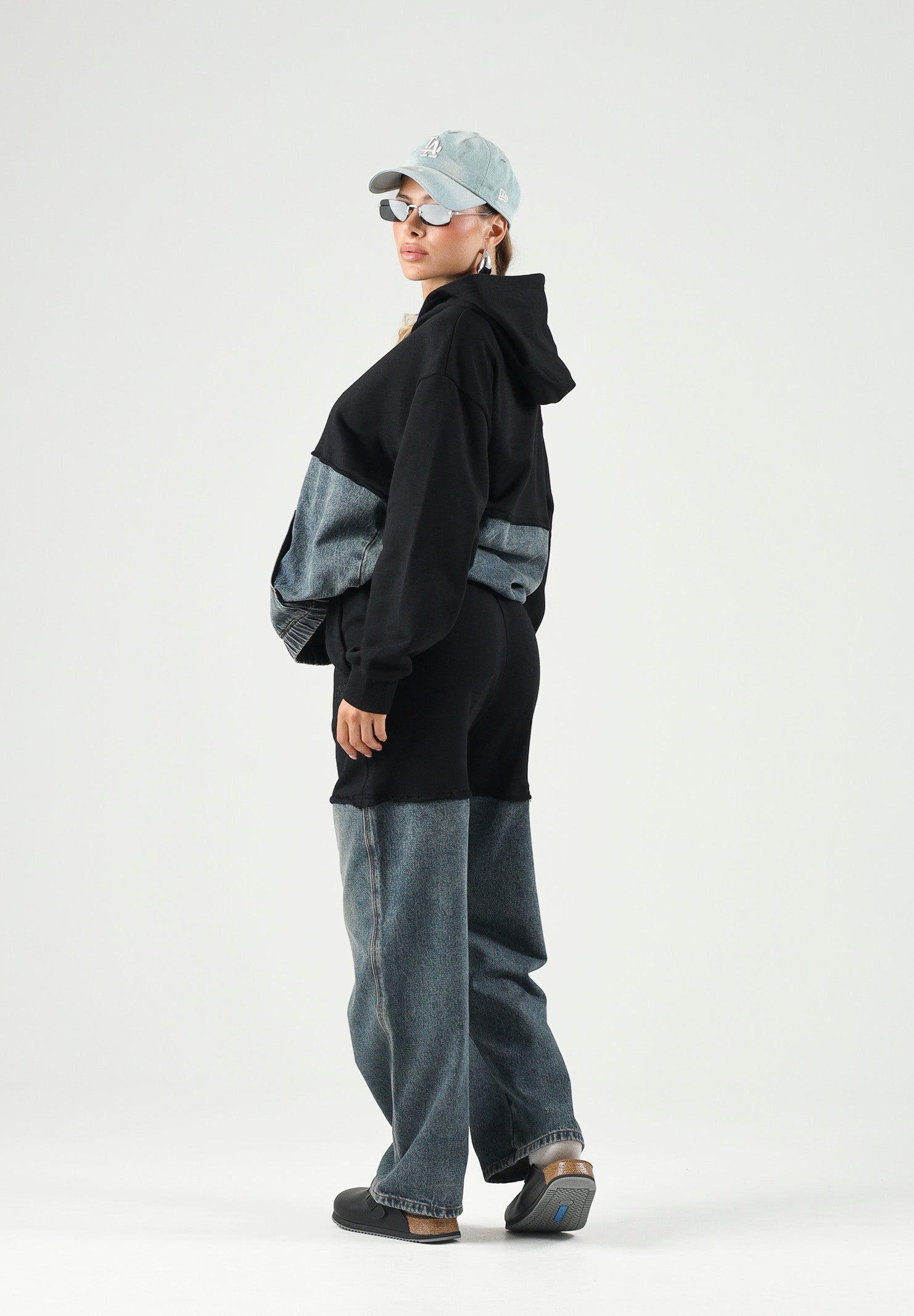 MM6 MAISON MARGIELA Felpa HOODE con cappuccio nero e azzurro per donna, ragazzi e bambini con tasca a marsupio M61108MM09G M6C08 MAISON MARGIELA 