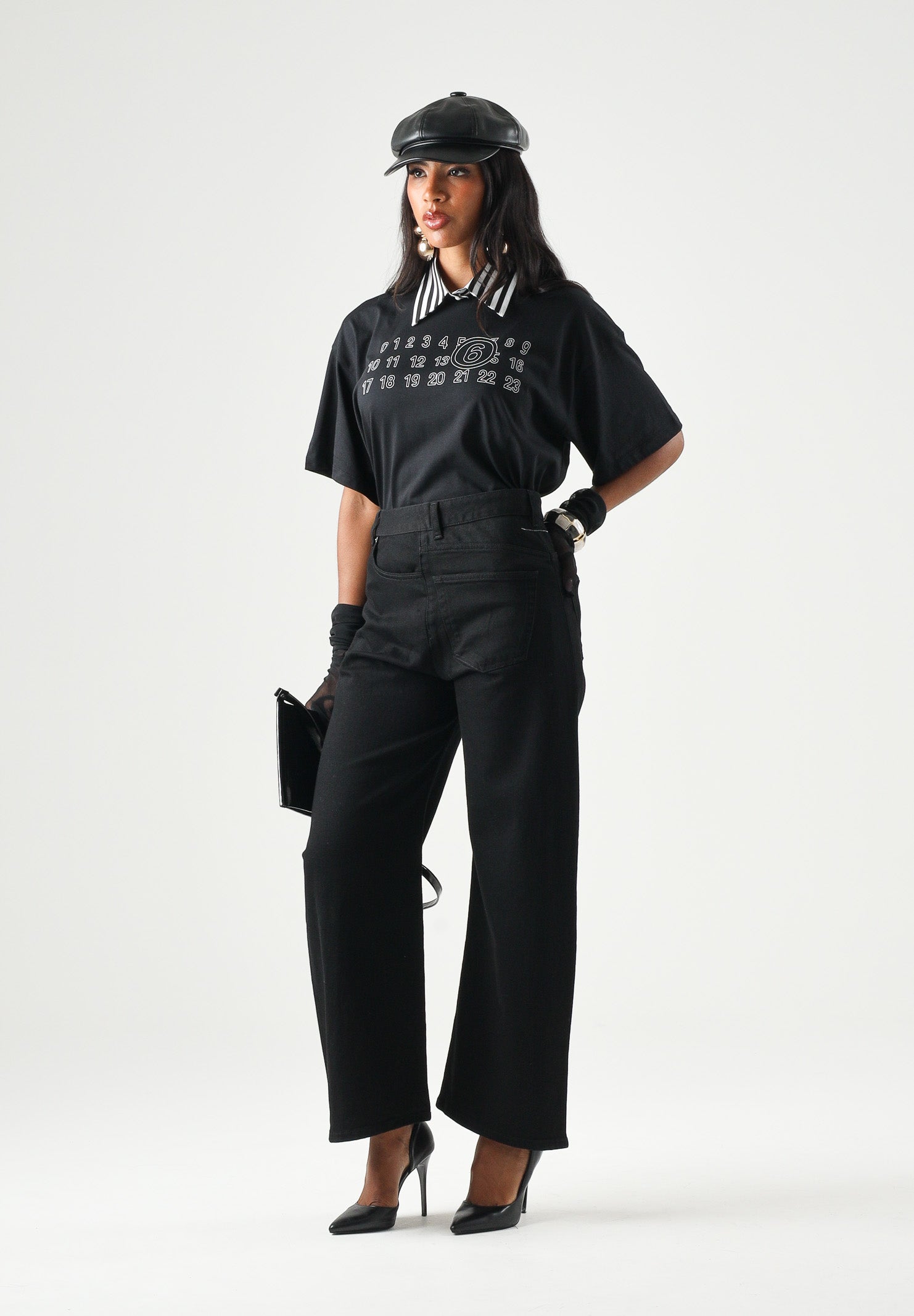 MM6 MAISON MARGIELA T-shirt manica corta nera per donna, ragazzi e bambini con logo numerico MM6 stampato sul davanti. M61117MM02Y M6900 MAISON MARGIELA 