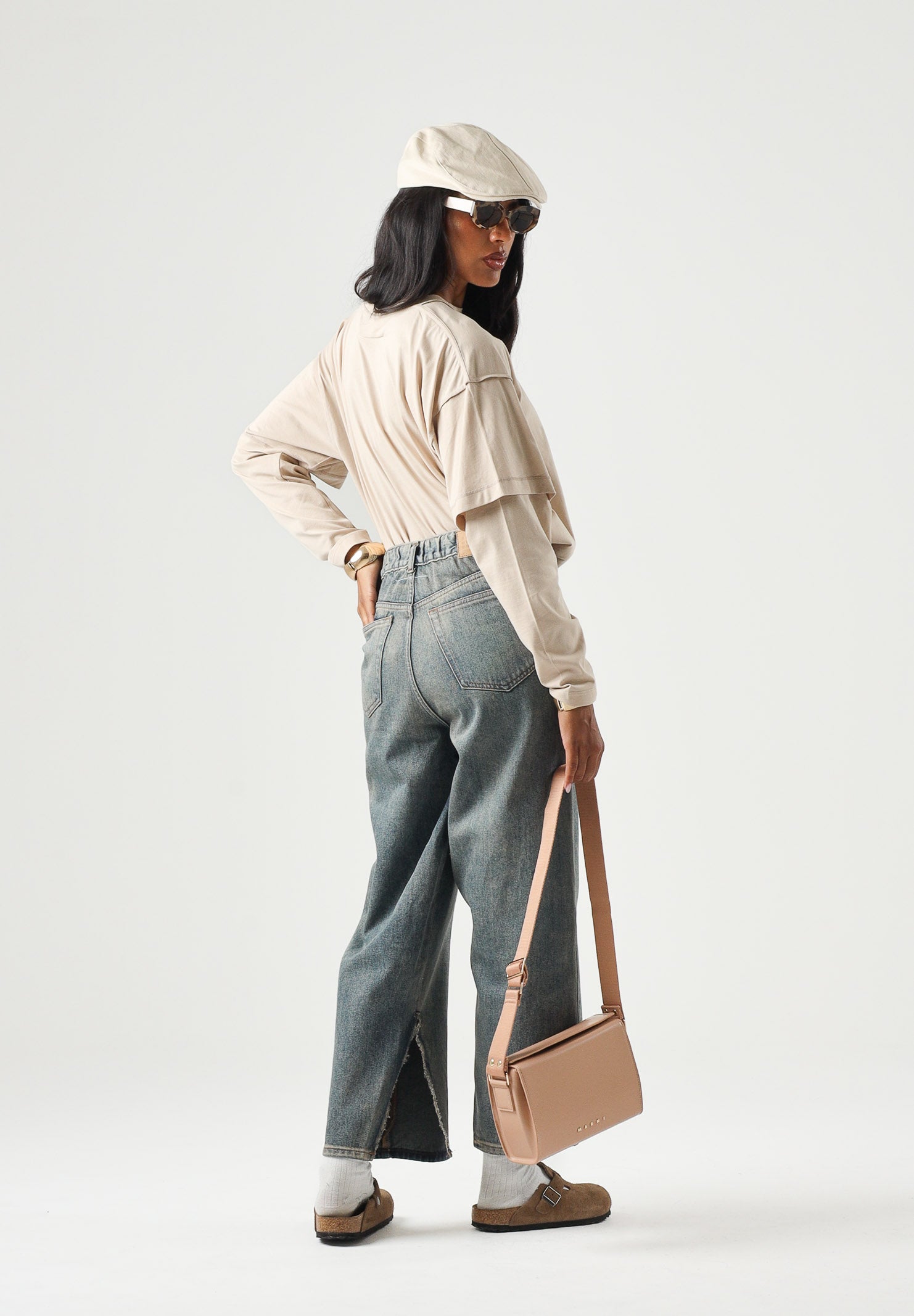 MM6 MAISON MARGIELA T-shirt beige per donna, ragazzi e bambini con maniche lunghe e stampa numerica MM6 frontale. M61132MM04I M6712 MAISON MARGIELA 