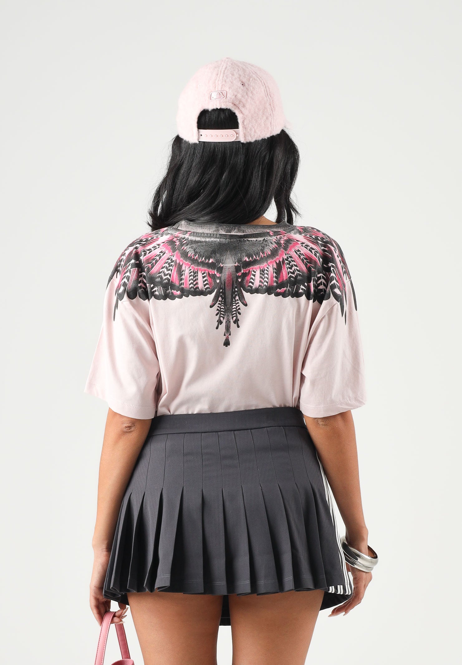 MARCELO BURLON COUNTY OF MILAN T-shirt WINGS rosa per donna con stampa ali fucsia, nera su collo e spalle. 26ICM30200 RO MARCELO BURLON COUNTY OF MILAN 
