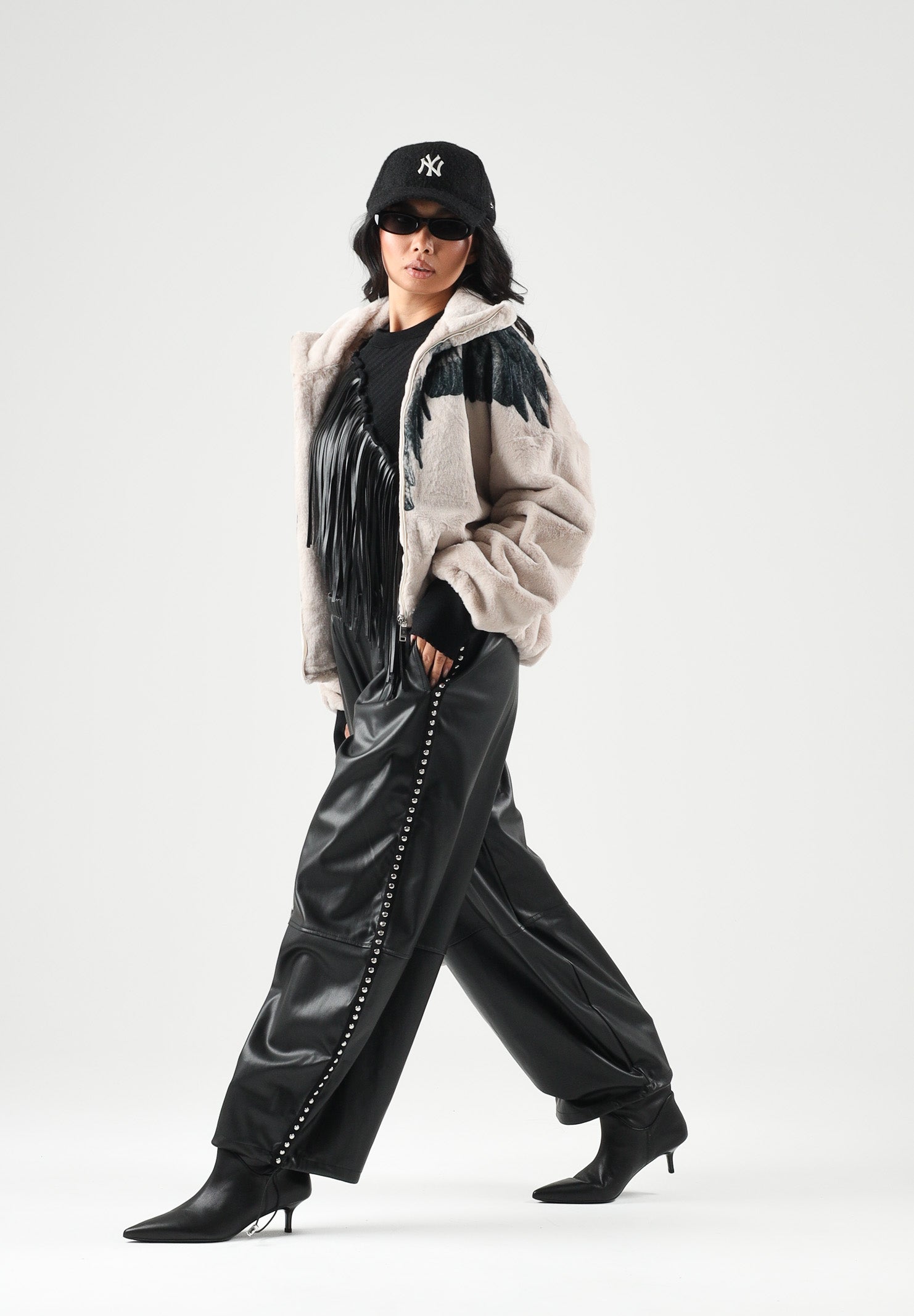 MARCELO BURLON COUNTY OF MILAN Pantaloni wide leg neri da donna effetto eco-pelle 26ICM30278 NE MARCELO BURLON COUNTY OF MILAN 