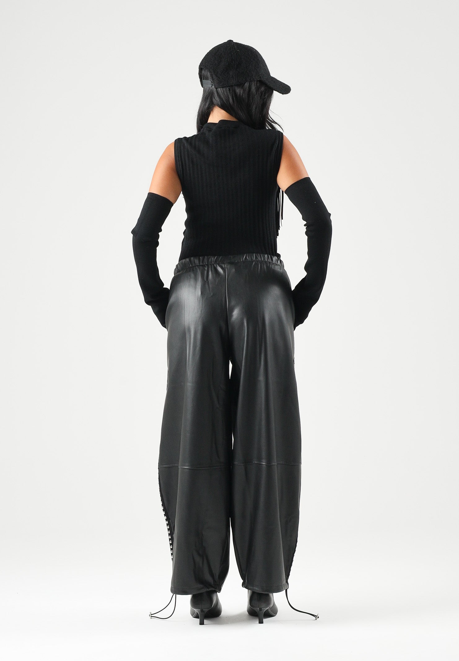 MARCELO BURLON COUNTY OF MILAN Pantaloni wide leg neri da donna effetto eco-pelle 26ICM30278 NE MARCELO BURLON COUNTY OF MILAN 