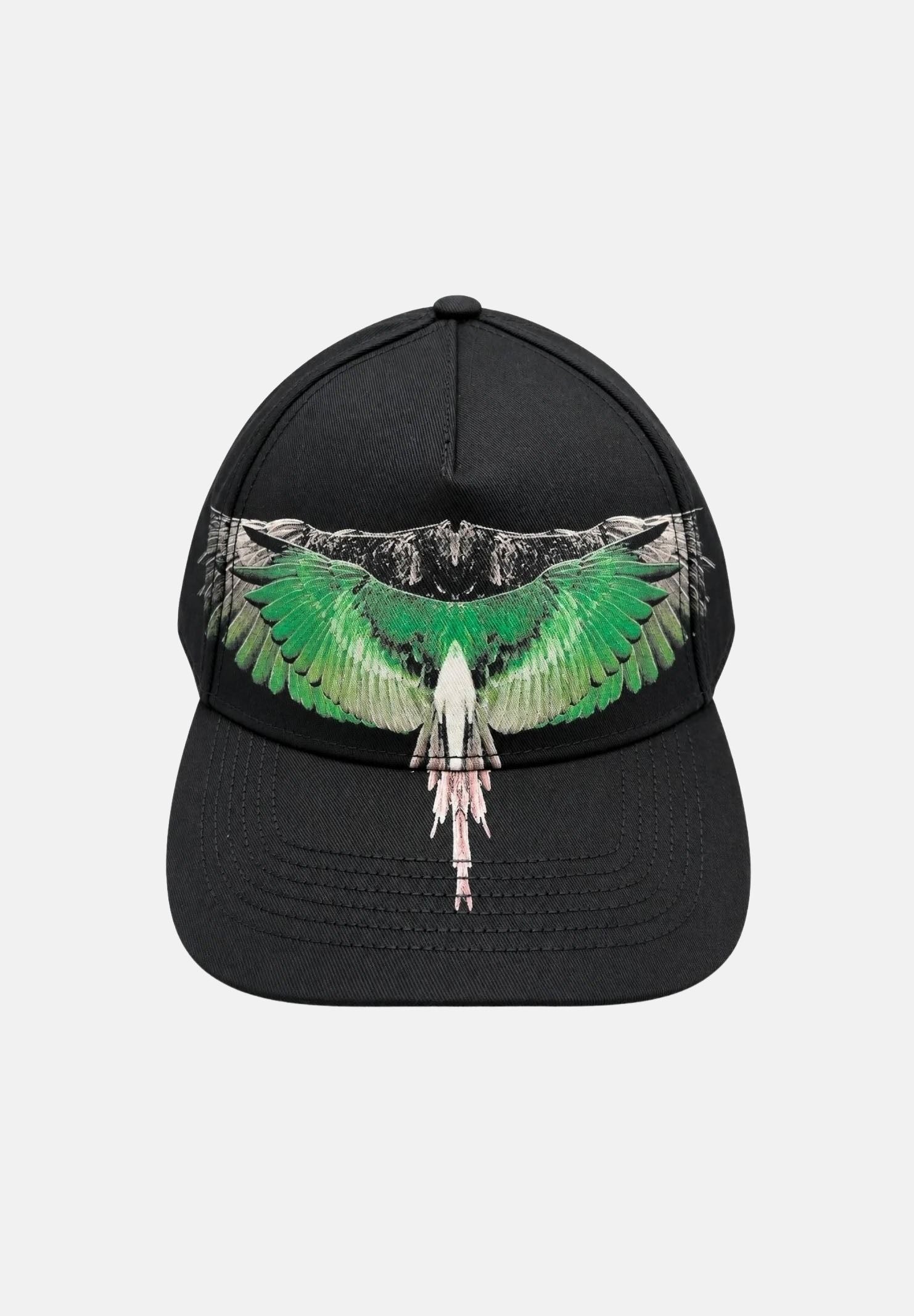MARCELO BURLON Cappello baseball N0011 Black green nero per uomo e donna, con ali verdi e bianche, visiera curva e cinturino regolabile. BL00CON0011 V3 MARCELO BURLON COUNTY OF MILAN 