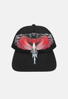 MARCELO BURLON Cappello nero e rosso per uomo e donna, in cotone, con visiera curva e grafica Wings frontale.<BR/> BL00CON0011 V5 MARCELO BURLON COUNTY OF MILAN 