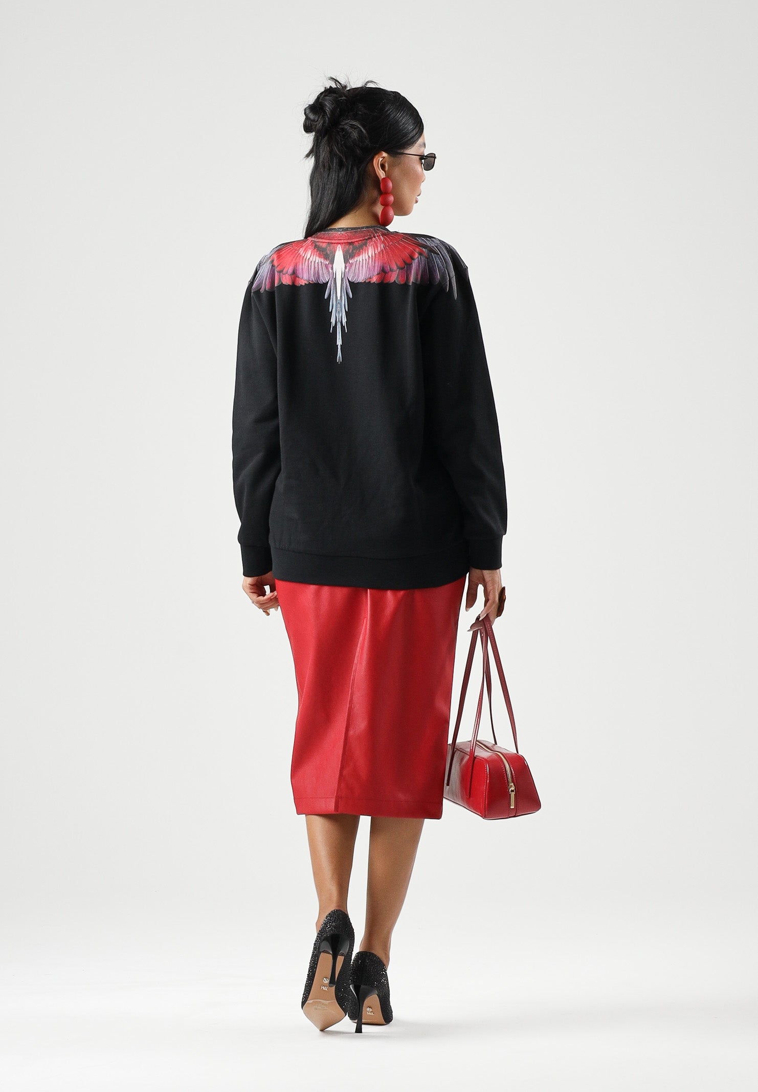 MARCELO BURLON COUNTY OF MILAN Felpa girocollo WINGS nera per donna e ragazza con grafica ali multicolor sul girocollo. F6CMJBSW027 110 MARCELO BURLON COUNTY OF MILAN 