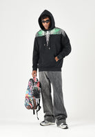 MARCELO BURLON COUNTY OF MILAN Felpa con cappuccio nera per uomo con iconica stampa Wings verde sulle spalle. F6CMMAHS048 110 MARCELO BURLON COUNTY OF MILAN 
