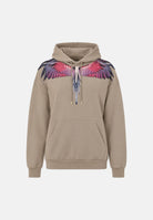 MARCELO BURLON COUNTY OF MILAN Felpa con cappuccio sabbia per uomo con stampa Wings multicolore sulle spalle. F6CMMAHS059 092 MARCELO BURLON COUNTY OF MILAN 