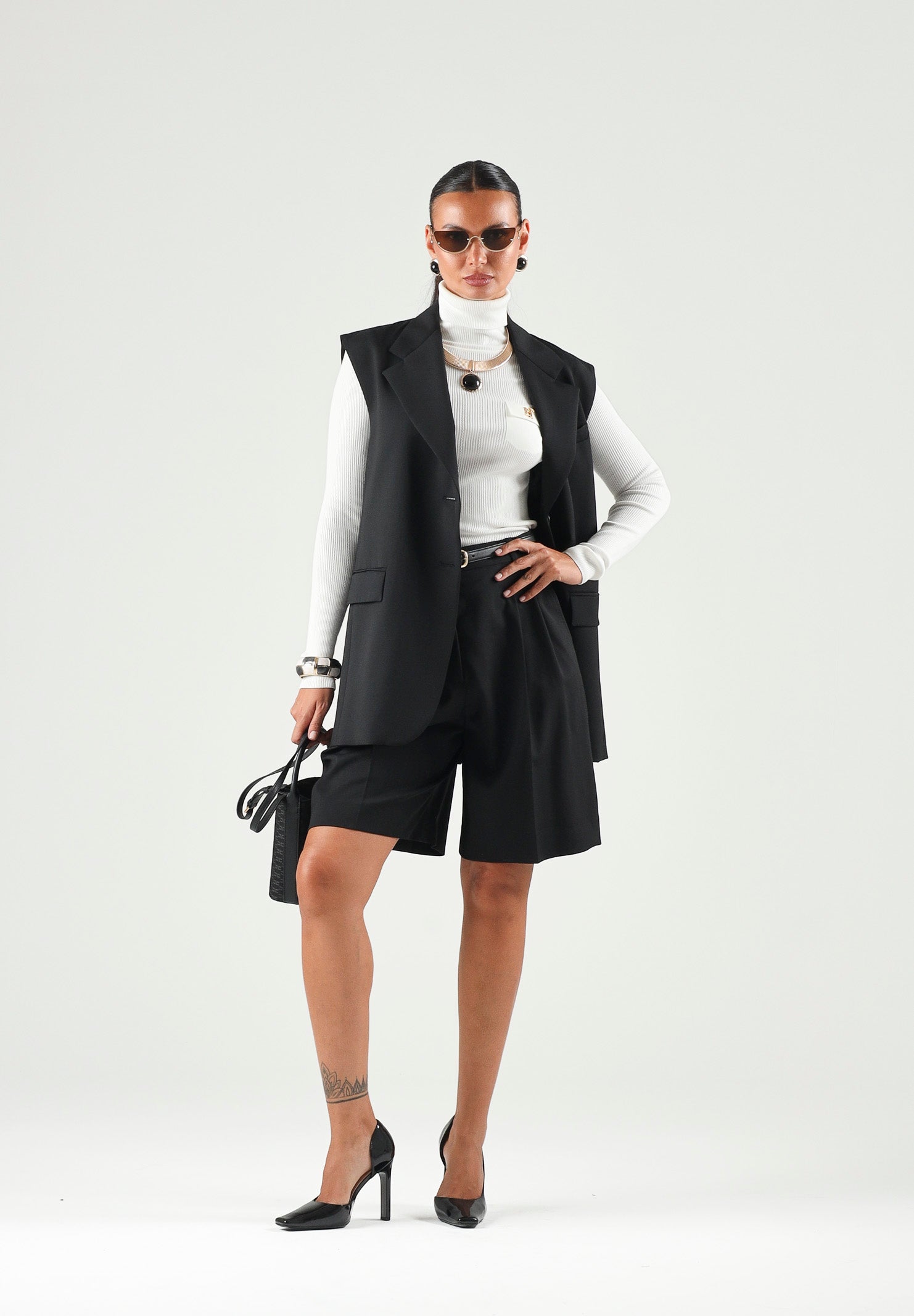 MAX MARA STUDIO Gilet nero da donna costruzione sartoriale. 2626286011600 010 MAX MARA 