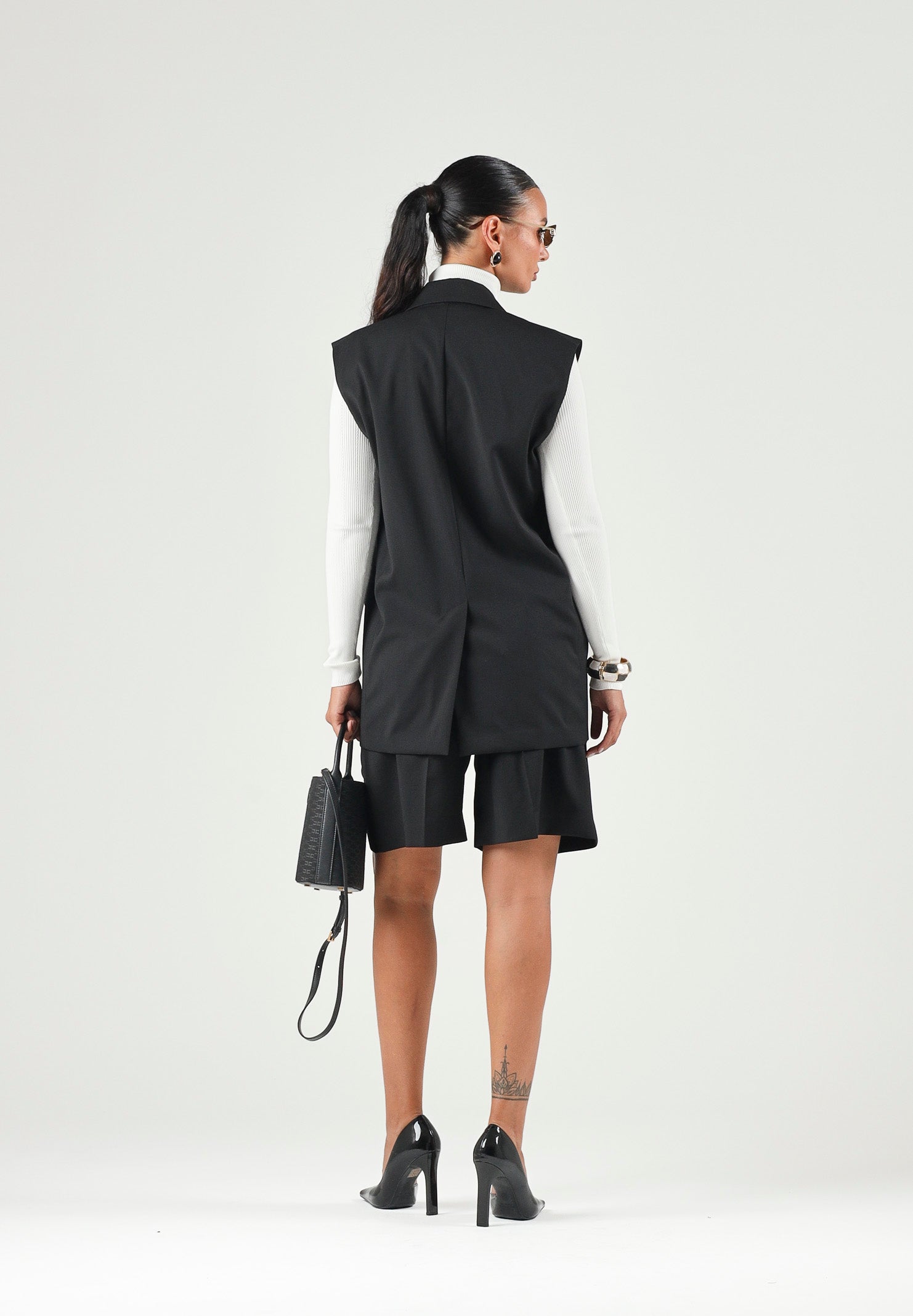 MAX MARA STUDIO Gilet nero da donna costruzione sartoriale. 2626286011600 010 MAX MARA 