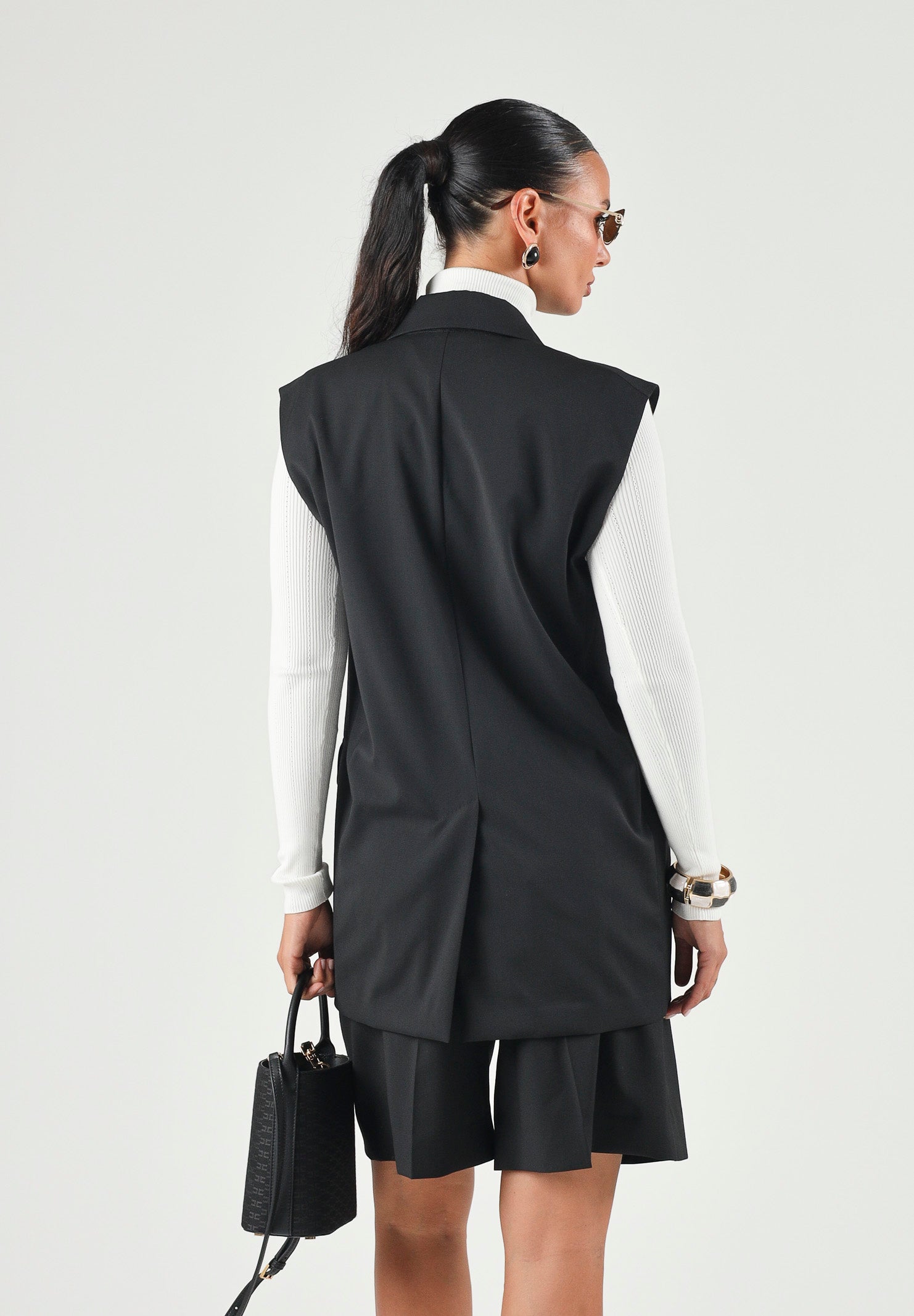 MAX MARA STUDIO Gilet nero da donna costruzione sartoriale. 2626286011600 010 MAX MARA 