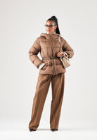 MAX MARA STUDIO Piumino MSTLANA  marrone cuoio per donna con cappuccio avvolgente e cintura elastica in vita impreziosita 2626486022600 003 MAX MARA STUDIO 