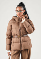 MAX MARA STUDIO Piumino MSTLANA  marrone cuoio per donna con cappuccio avvolgente e cintura elastica in vita impreziosita 2626486022600 003 MAX MARA STUDIO 