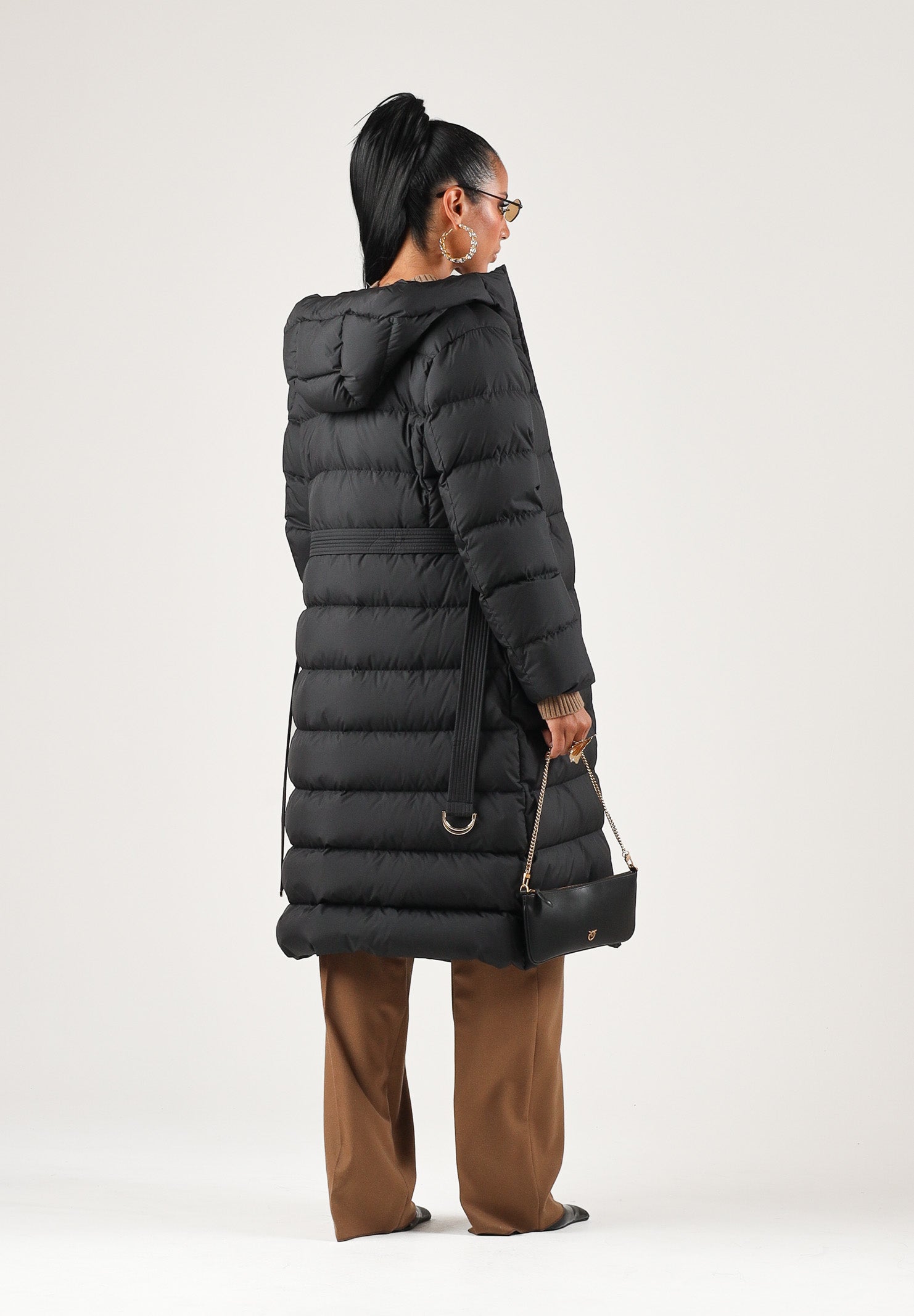MAX MARA STUDIO Piumino CANNETI nero per donna con cappuccio, cintura coordinata e imbottitura in piuma. 2626496012600 005 MAX MARA STUDIO 