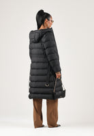 MAX MARA STUDIO Piumino CANNETI nero per donna con cappuccio, cintura coordinata e imbottitura in piuma. 2626496012600 005 MAX MARA STUDIO 